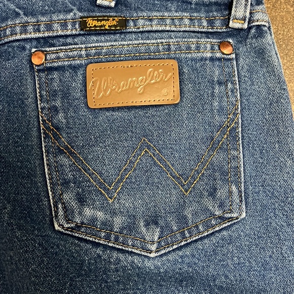 Wrangler Tall Straight Leg Jeans - Picture 5 of 8